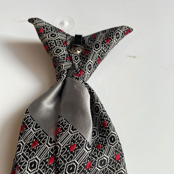 Groovy Vtg 70s gray & red striped polyester clip on tie - Picture 6 of 7